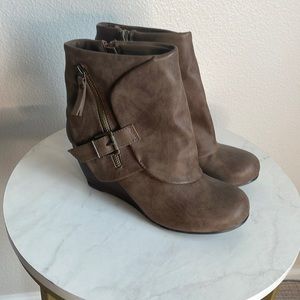 Blowfish brown vegan leather ankle booties, women’s size 9